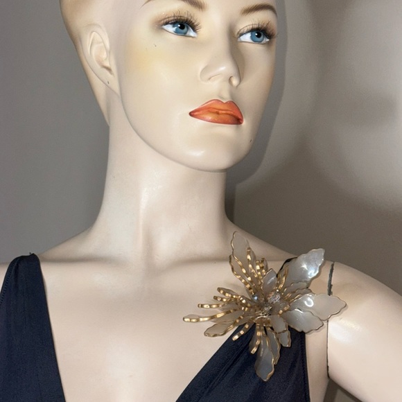 Large Celluloid Flower Statement Brooch - Picture 3 of 15